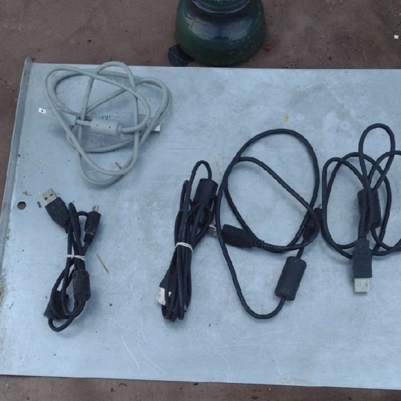 PlayStation And Nintendo Cables(5)- Black and Gray - Picture 1 of 3